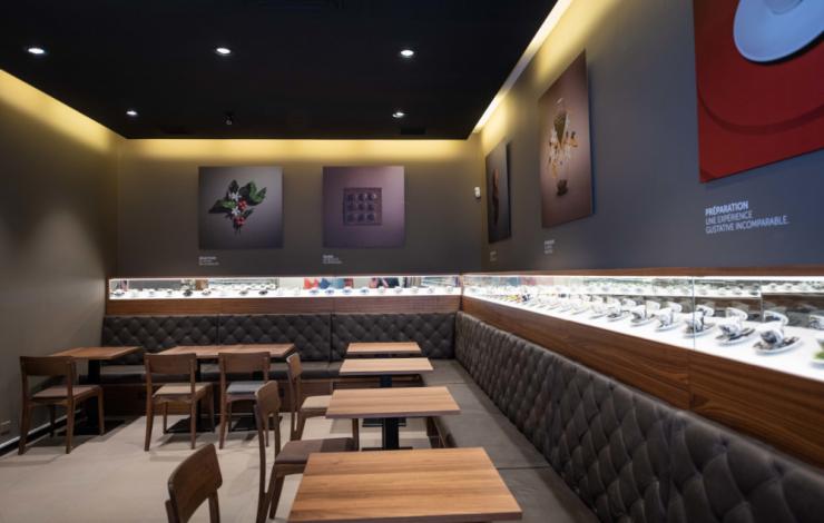 Illy rouvre deux cafés parisiens en mode vente à emporter et boutique