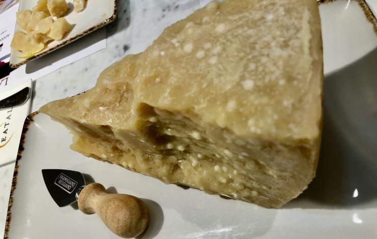 Parmigiano Reggiano chez Eataly pour la semaine de la cuisine italienne dans le monde