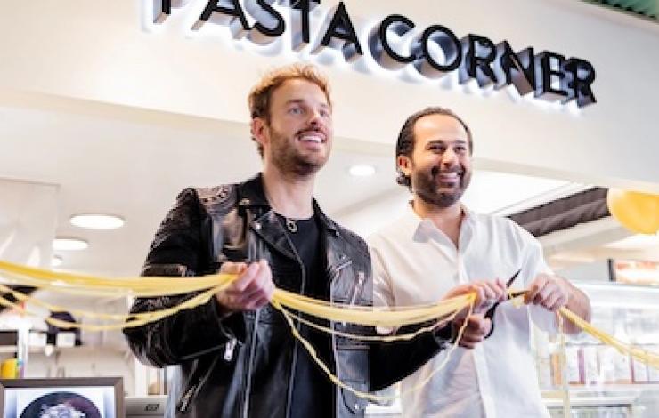 M.Pokora : le chanteur français ouvre Pasta Corner, resto dédié aux pâtes