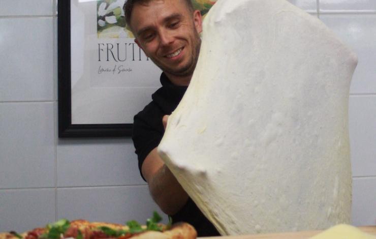 Jean L'Helgouach, Champion du monde de pizza, intègre l'Association des Pizzérias Françaises
