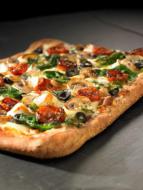 Domino’s Pizza lance une nouvelle pizza rectangulaire : L’Artizza Chèvre