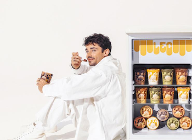Charles Leclerc, pilote de Formule 1, lance les glaces LEC avec la maison GROM