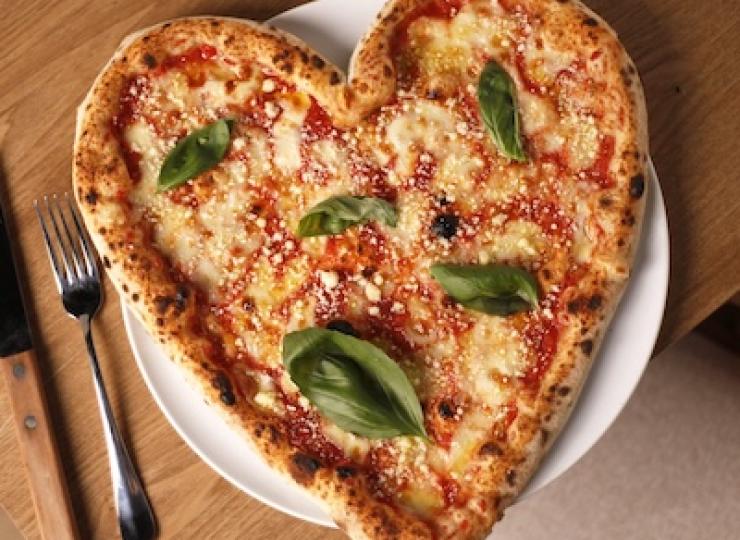 Pizza Cosy fait une déclaration gourmande pour la Saint Valentin avec une pizza en forme de cœur 