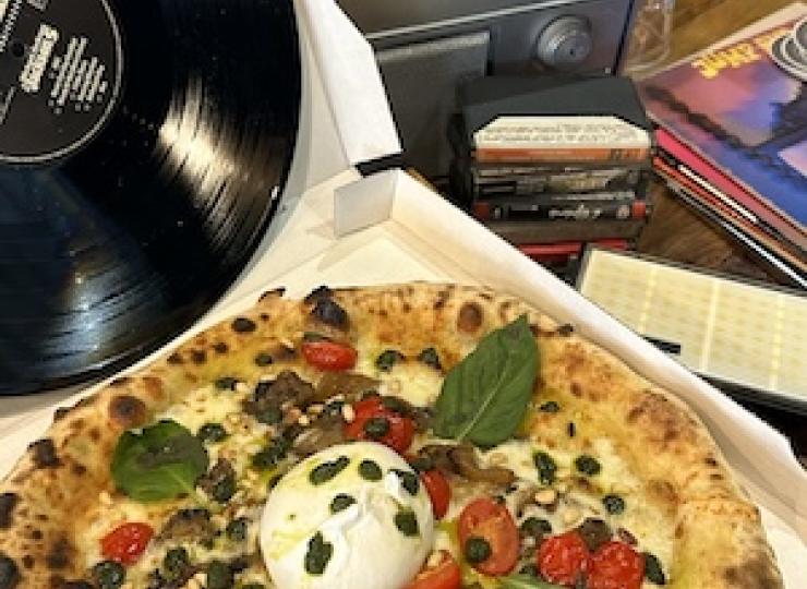  Les pizzerias Mongelli célèbrent l’été en musique avec l’opération Pizza supplément musique 