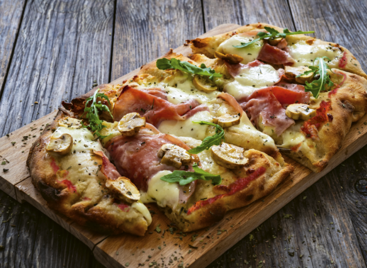 La Boulangère lance 2 recettes italiennes : une pinsa et une bruschetta