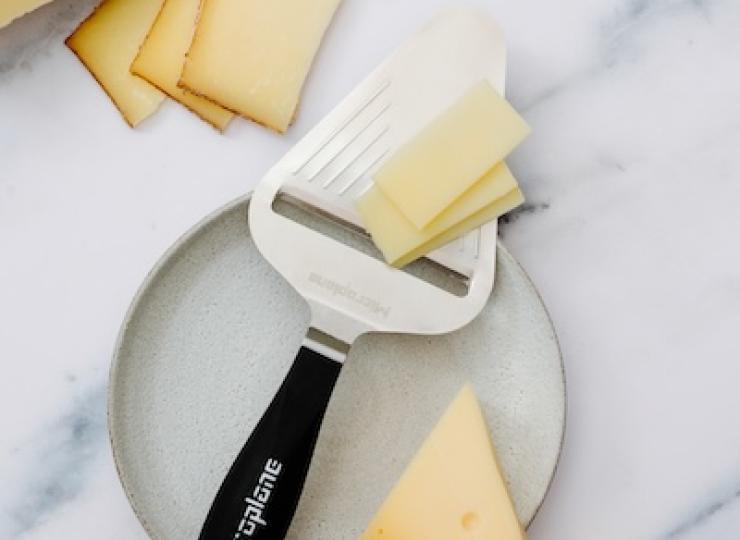 Microplane lance une tranchette à fromage multifonction et performante