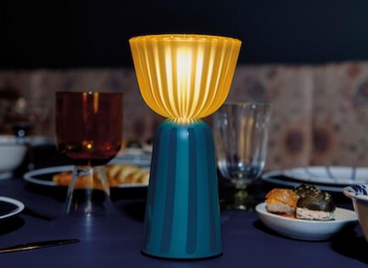 La lampe Swing de Fermob interprétée par Sarah Lavoine pour une édition limitée