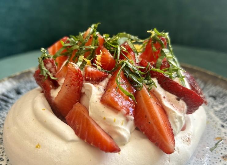 Fraises de Plougastel, Jambon persillé de Bourgogne et Label Rouge d'animaux jeunes reconnus sos SIQO 