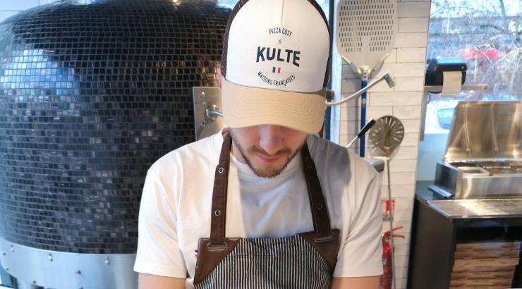 Pizza Cosy collabore avec 2 marques françaises pour le tablier et les casquettes