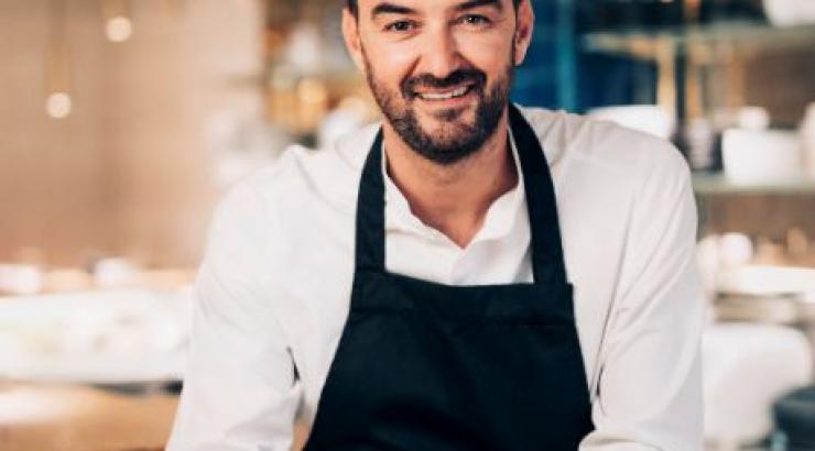 Avec Ischia, Cyril Lignac ouvre le restaurant de ses rêves.