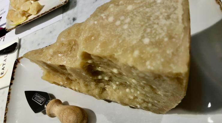 Parmigiano Reggiano chez Eataly pour la semaine de la cuisine italienne dans le monde