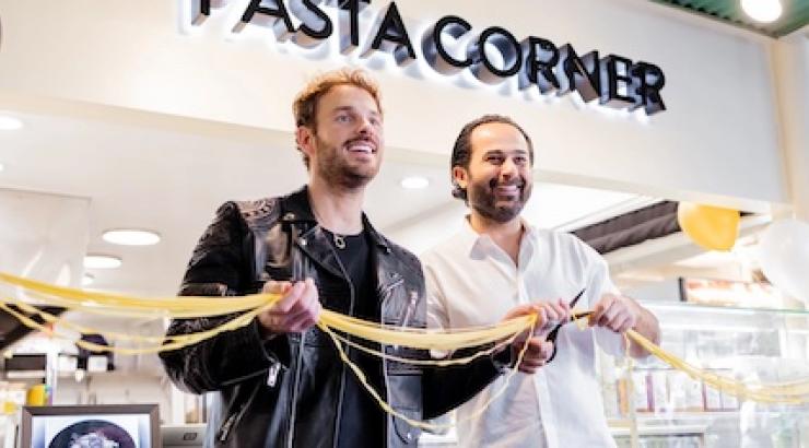 M.Pokora : le chanteur français ouvre Pasta Corner, resto dédié aux pâtes
