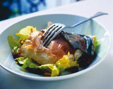 Bar en croûte de sel et herbes par  Giorgio Locatelli