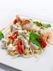 Linguine aux gambas, saint-jacques et tomates séchées au gorgonzola