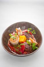 Crevettes, curry d'agneau, citronnelle, coco, pulpe de tomate Mutti