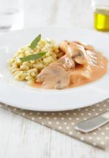 Aiguillettes de poulet, coquillette au bouillon de légumes