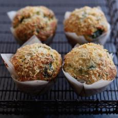 Muffins aux épinards et au parmesan