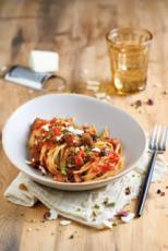 Linguine à la sauce tomate et aux aubergines