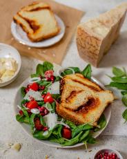 Babka salée au Grana Padano et pesto rosso