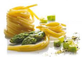 Spaghetti aux œufs et asperges au parfum de citron 