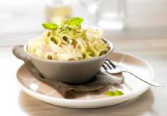 Tagliatelle à la crème de saumon et pesto alla genovese