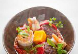 Crevettes, curry d\'agneau, citronnelle, coco, pulpe de tomate Mutti