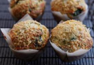 Muffins aux épinards et au parmesan