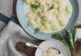 Gnocchi de pommes de terre à la crème de parmigiano reggiano