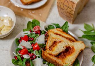 Babka salée au Grana Padano et pesto rosso