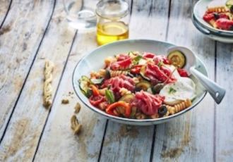 Carpaccio de bœuf BIO, salade de pâtes et légumes à la provençale